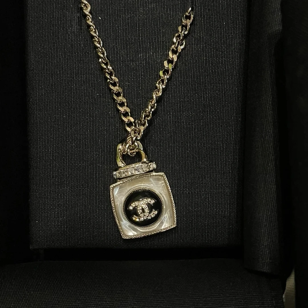 未使用 Chanel/香奈儿 白琉璃锁头项链3049/香选