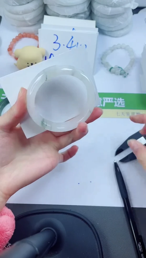 【闪购商品】石英质玉手镯未镶嵌137-56.6