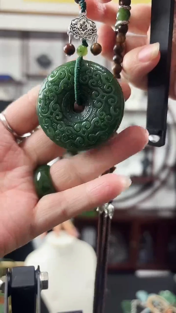 颈饰未镶嵌和田玉扣