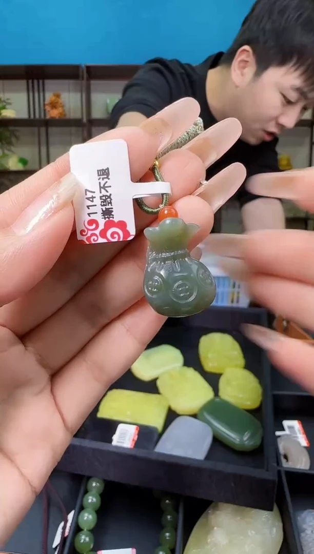 颈饰未镶嵌和田玉多样性发一