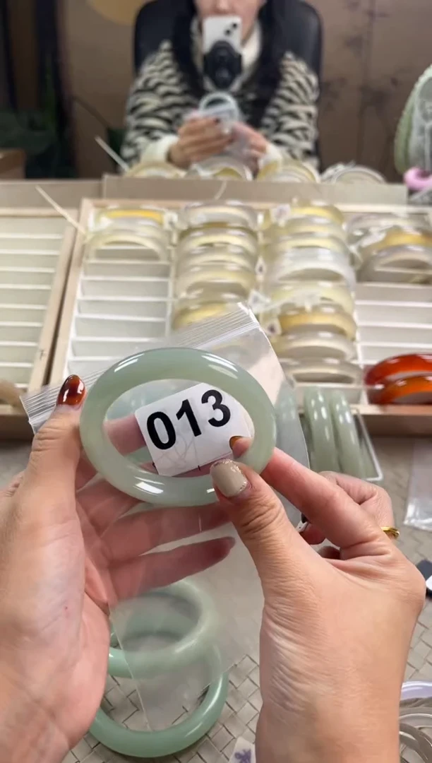 未镶嵌手镯石英质玉A****姐013