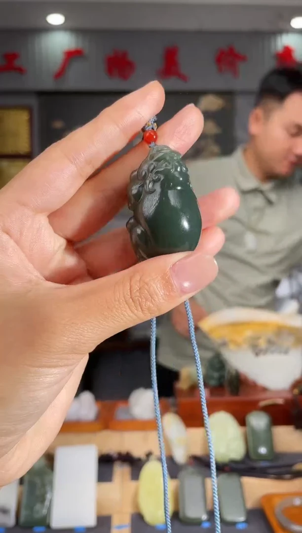 和田玉未镶嵌颈饰1