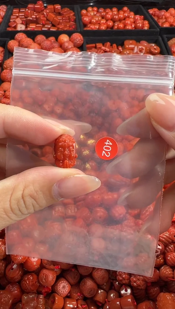 南红玛瑙未镶嵌颈饰1