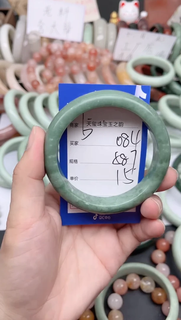 未镶嵌手镯石英质玉084