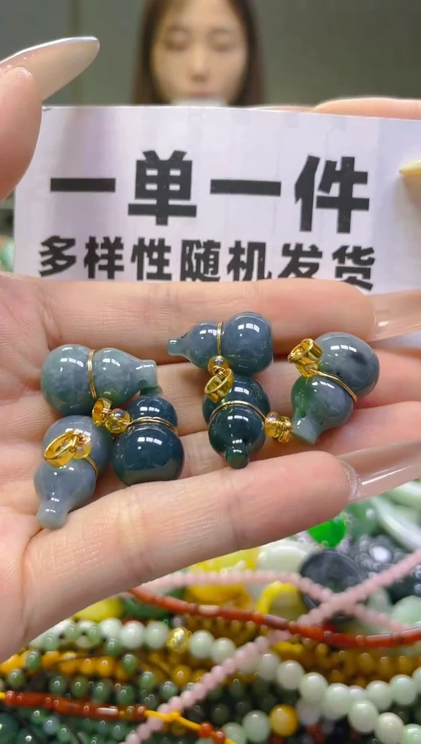 翡翠未镶嵌颈饰一单一个多样性随机发一件
