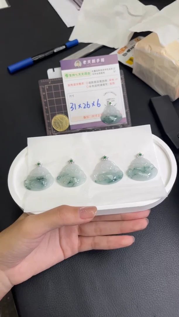 18K金镶嵌挂件翡翠飘花佛公F17配绳/多样性发其一CP