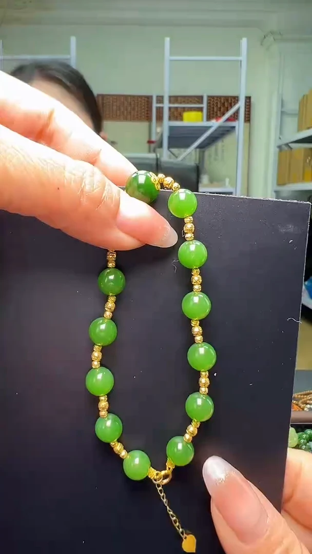 颈饰18K金镶嵌和田玉（多样性发货.发其一）11.26.49