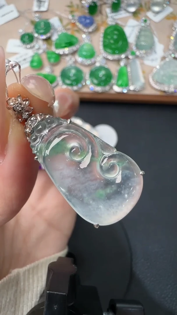 【闪购商品】翡翠吊坠(不含链)18K金镶嵌33