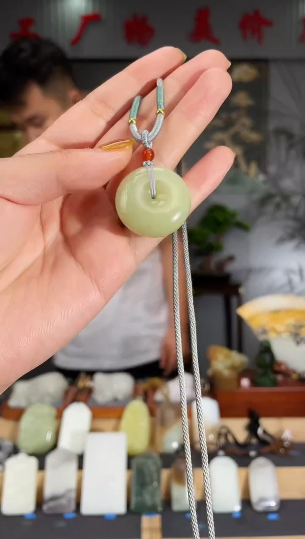 和田玉未镶嵌颈饰1