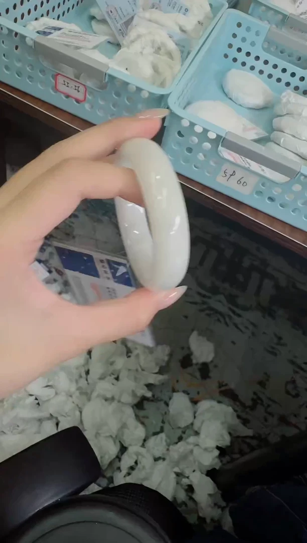 未镶嵌手镯和田玉100