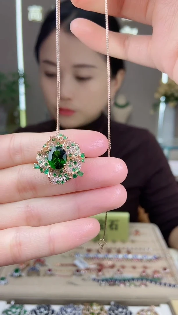 【闪购商品】透辉石颈饰银S925镶嵌颈饰