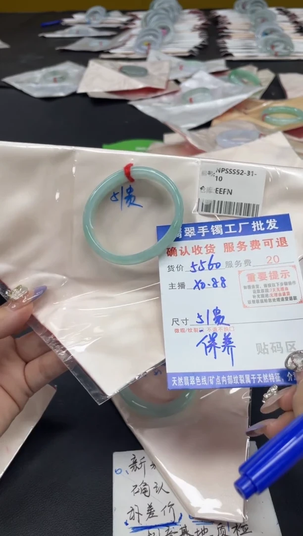 未镶嵌手镯翡翠m****t翡翠手镯