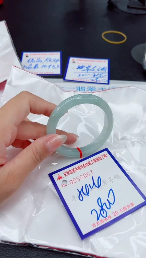 翡翠手镯未镶嵌1