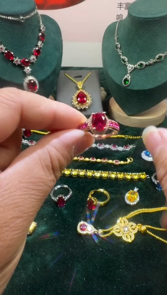 18K金镶嵌戒指红宝石1