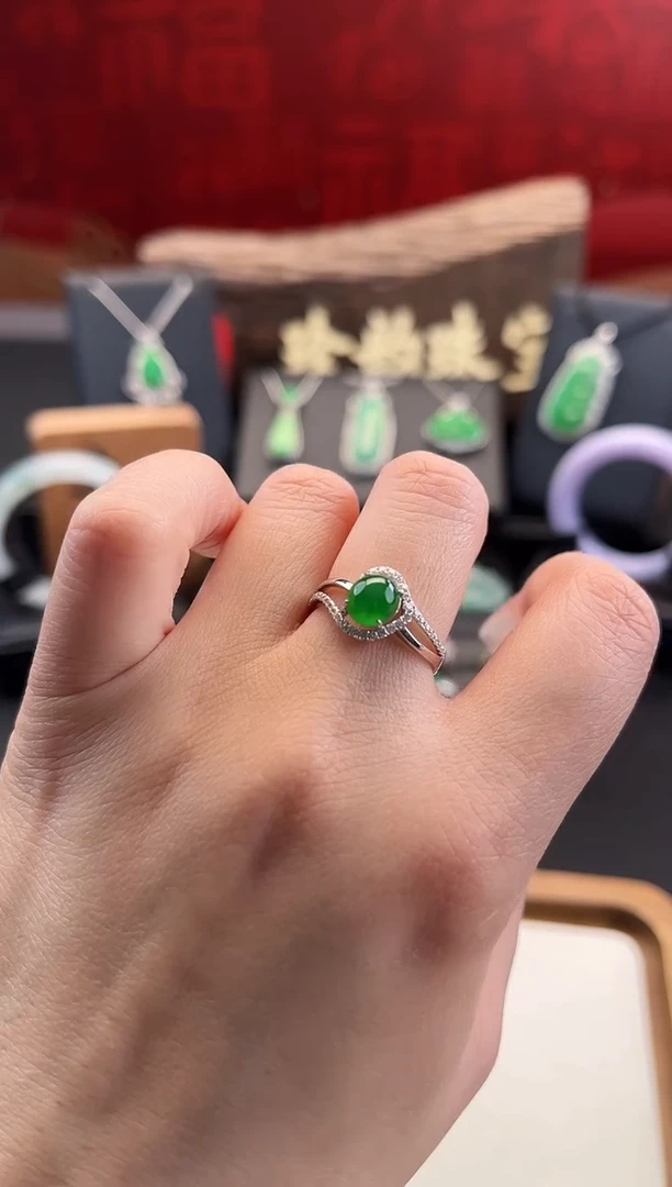 翡翠戒指18K金镶嵌戒指