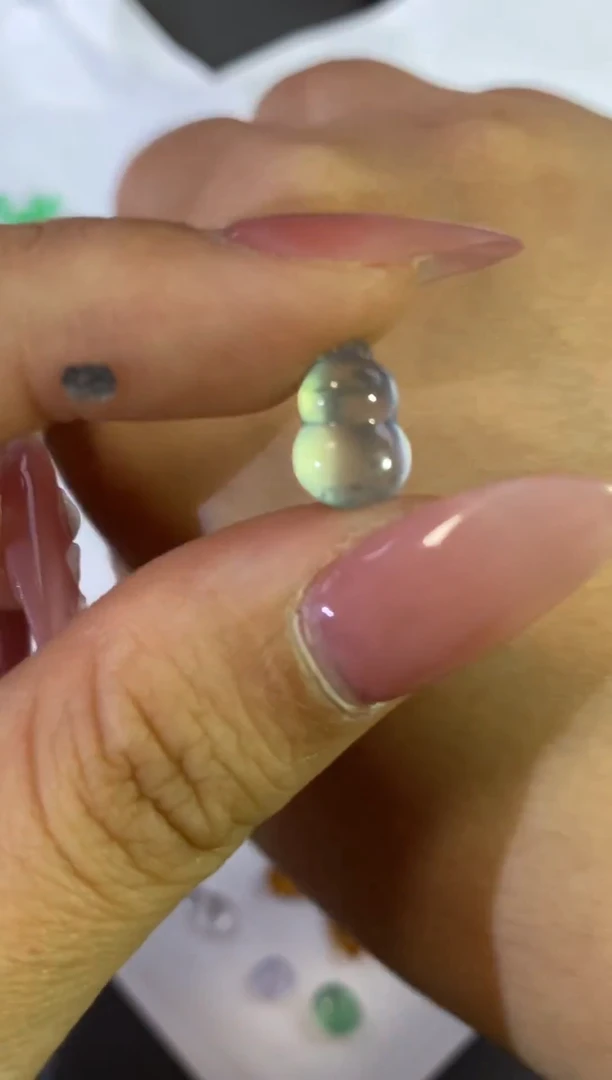 未镶嵌裸石翡翠立体飘花葫芦