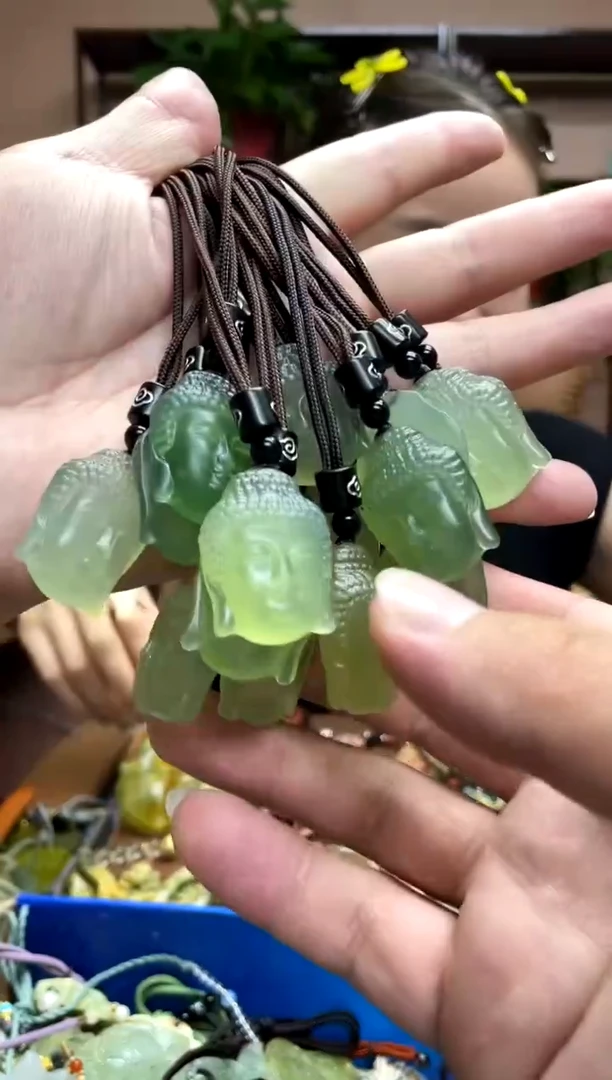 未镶嵌岫玉颈饰多样性发货发其中之一