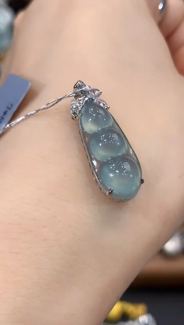 吊坠(不含链)18K金镶嵌翡翠C39