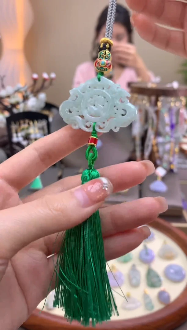 【闪购商品】翡翠颈饰未镶嵌车挂