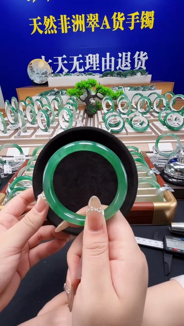 未镶嵌手镯石英质玉（非洲翠）圈口58