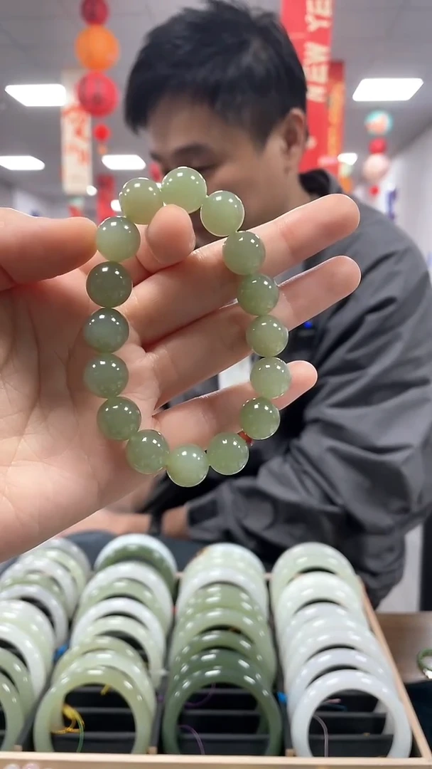 【闪购商品】和田玉手链未镶嵌湖水冻葡萄肉卡12手串一条