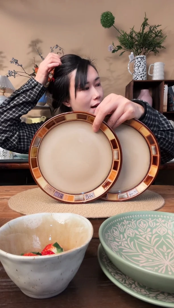 8.5英寸格子小盘2只微瑕
