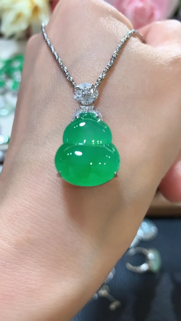 吊坠(不含链)18K金镶嵌翡翠?*姐m40