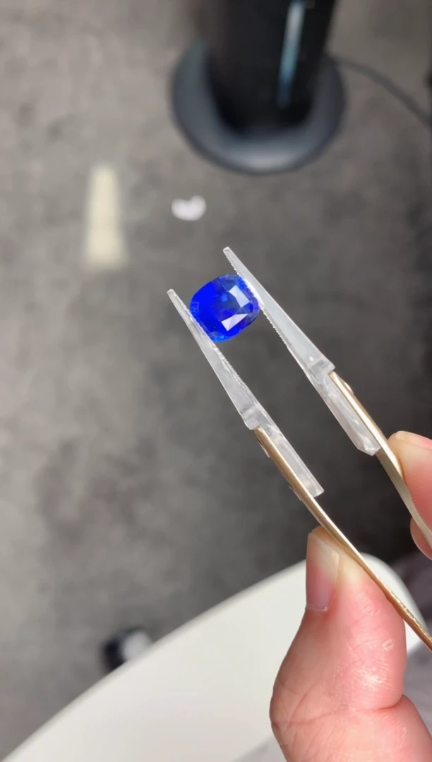 裸石蓝宝石5.1ct皇家蓝  BE