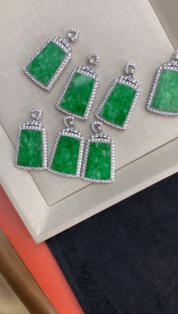 【闪购商品】翡翠颈饰银S925镶嵌无事牌 多样性发（1件）