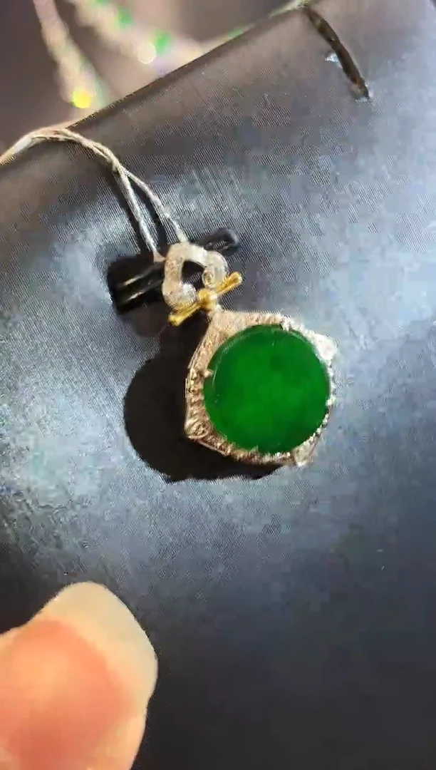 翡翠18K金镶嵌吊坠(不含链)JH多样性发其一