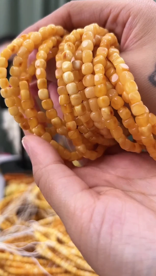 【闪购商品】琥珀手链未镶嵌蜜蜡手串多样性发其中一件
