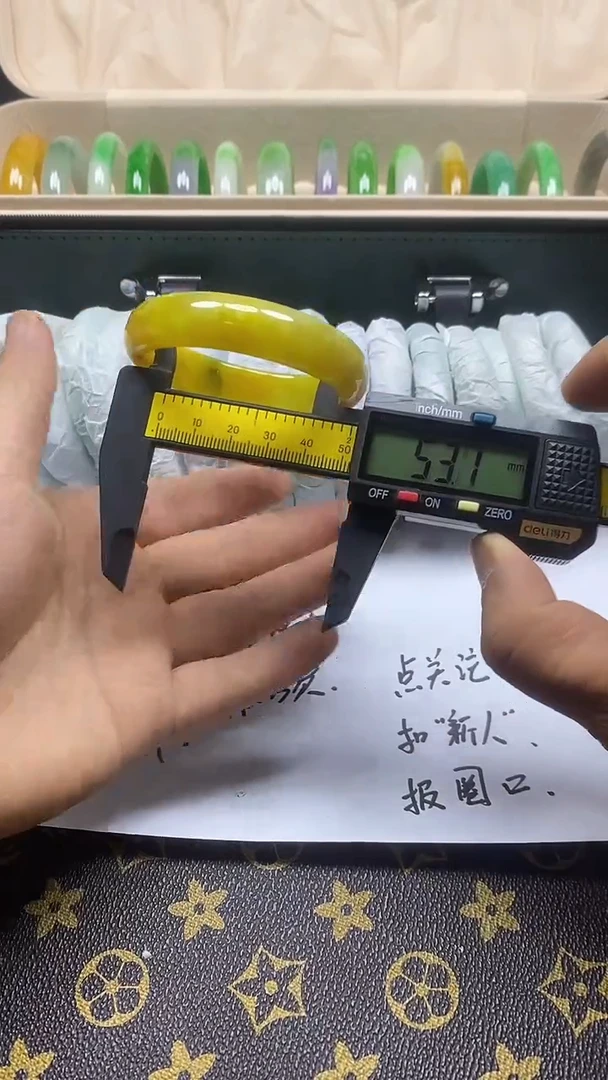 翡翠手镯未镶嵌084