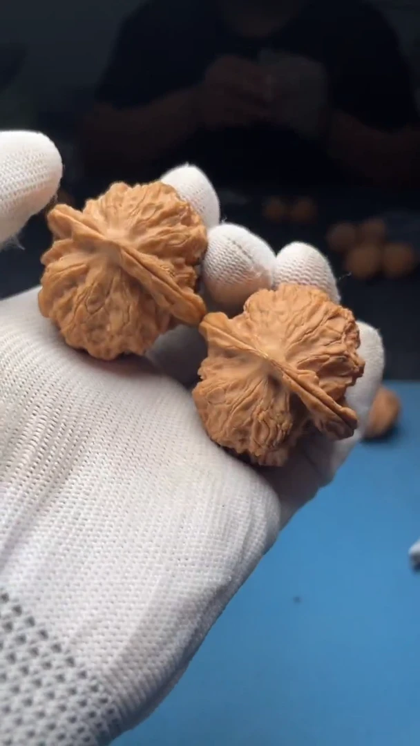 桃核把件w166  梨木台 41尺