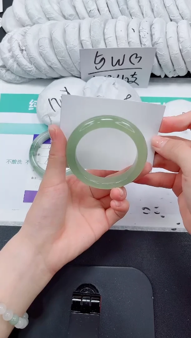 石英质玉手镯未镶嵌100-54