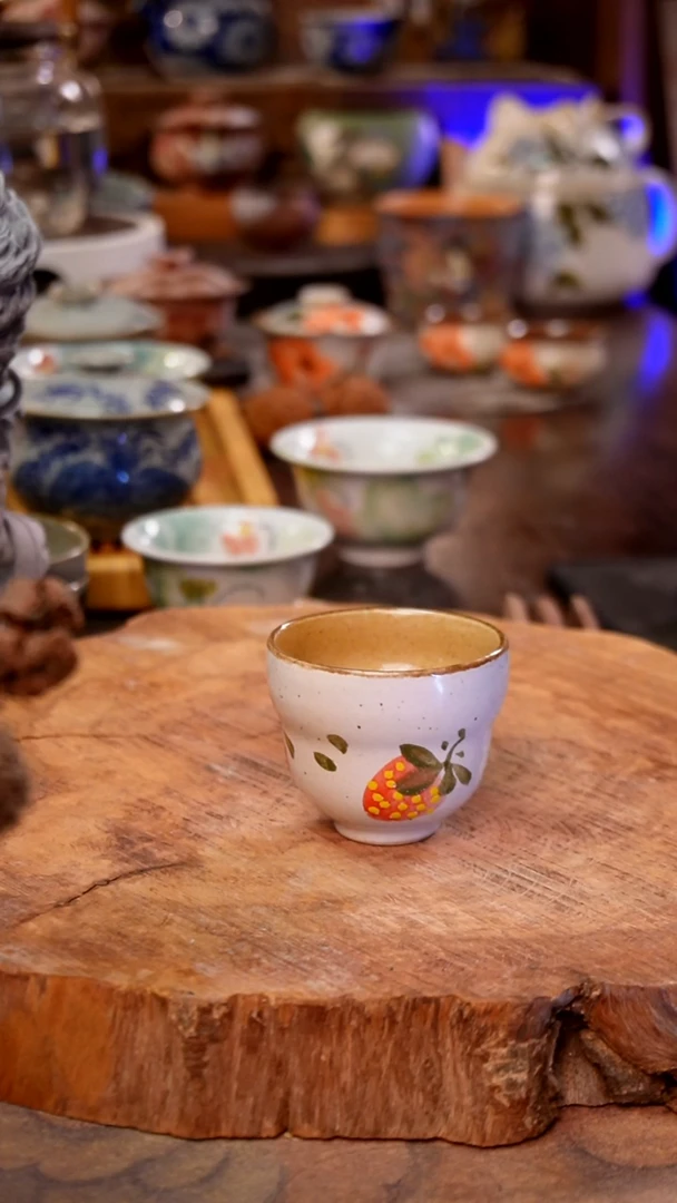 杯草莓景德镇手工彩绘