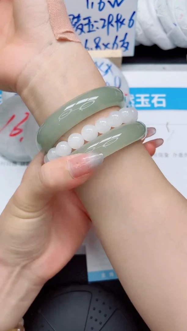 石英质玉手镯未镶嵌108-60