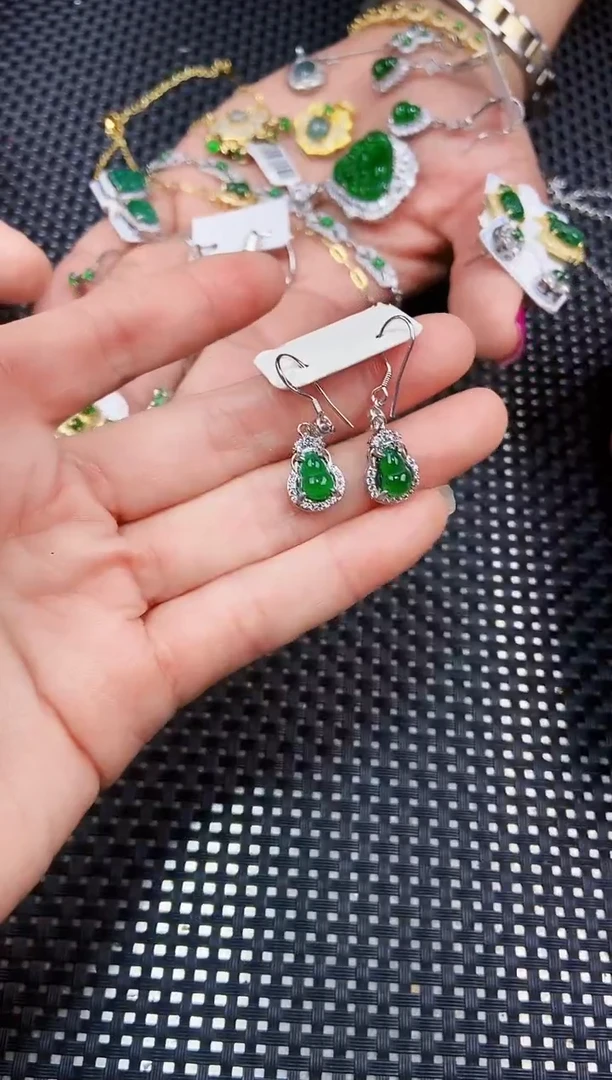 【闪购商品】翡翠耳饰未镶嵌11111111