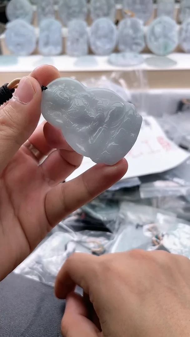 翡翠未镶嵌颈饰..../6/18/ 87