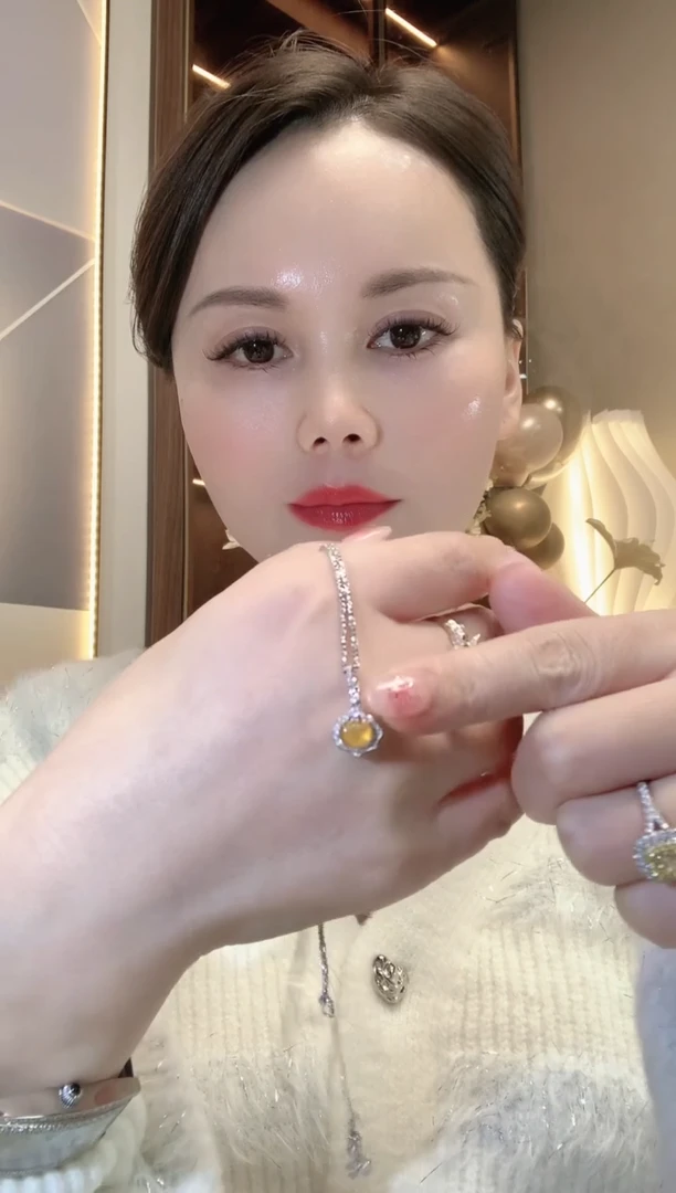 【闪购商品】翡翠吊坠(不含链)18K金镶嵌D29 多样性发货一件