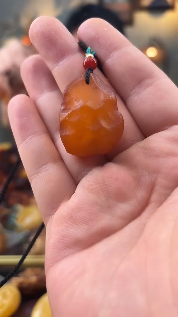 未镶嵌颈饰琥珀吊坠