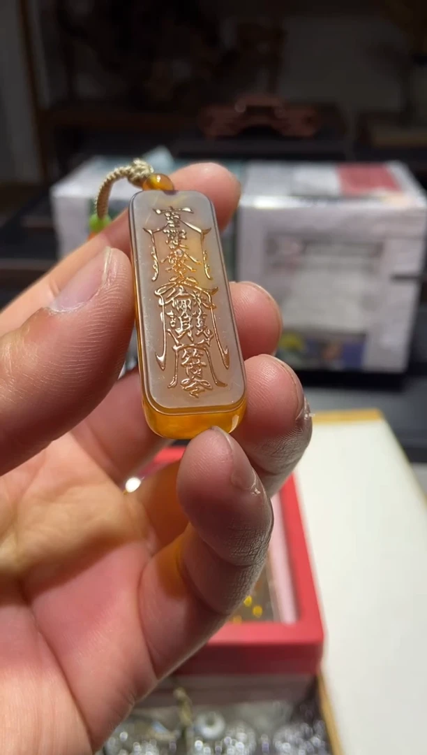 琥珀颈饰未镶嵌护身符