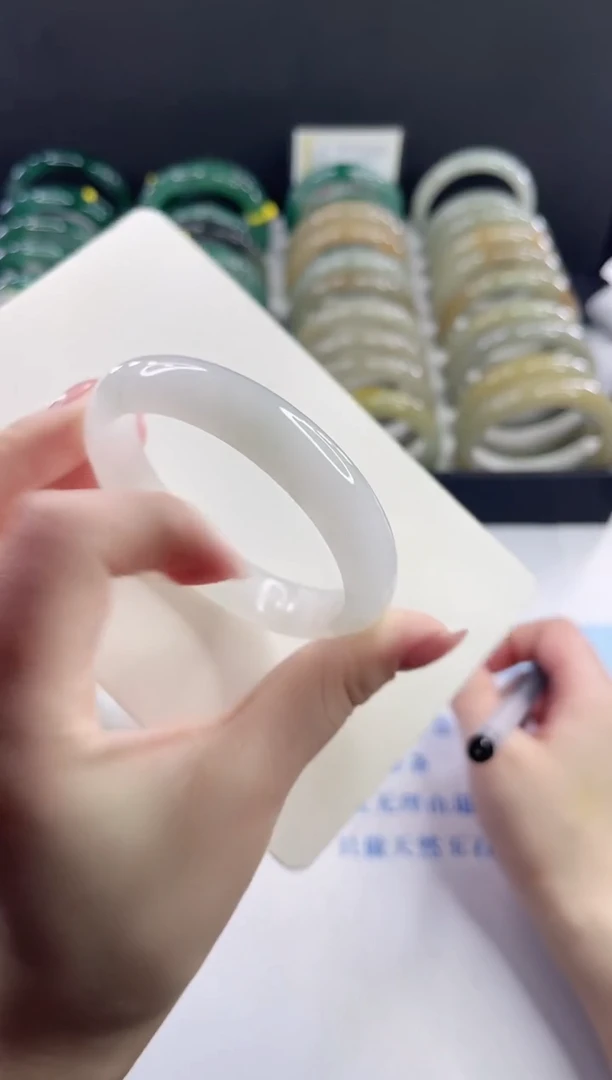 未镶嵌手镯石英质玉多样性发货V75