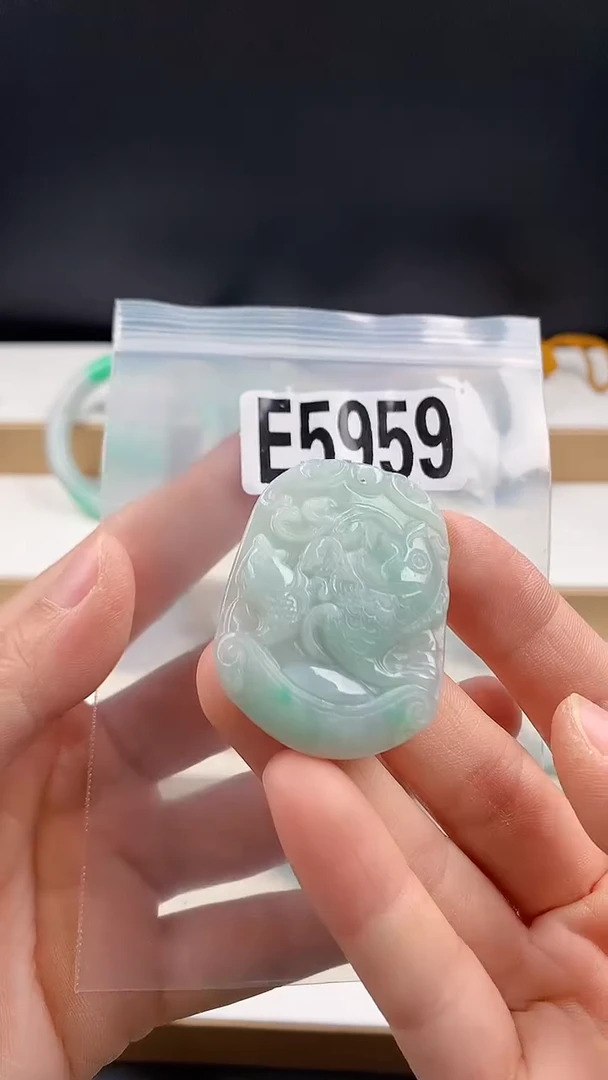 颈饰未镶嵌翡翠天然翡翠吊坠挂件