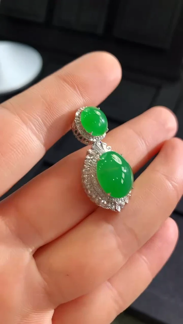 【闪购商品】翡翠吊坠(不含链)18K金镶嵌吊坠