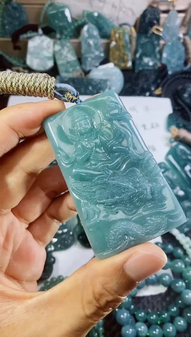 翡翠未镶嵌颈饰