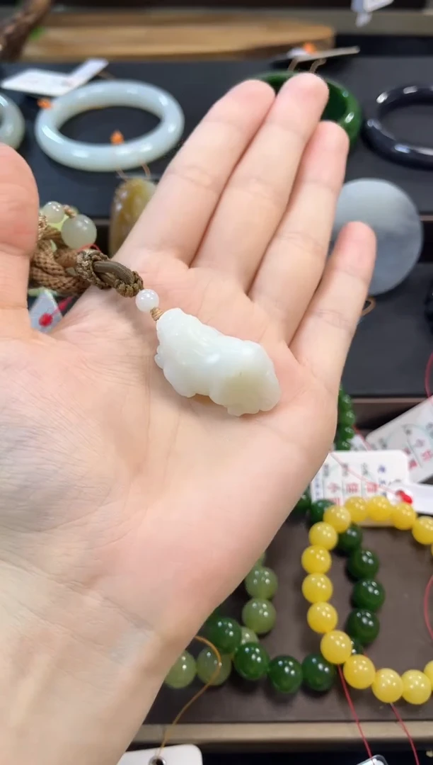 吊坠(不含链)未镶嵌和田玉新疆米达貔貅9008209