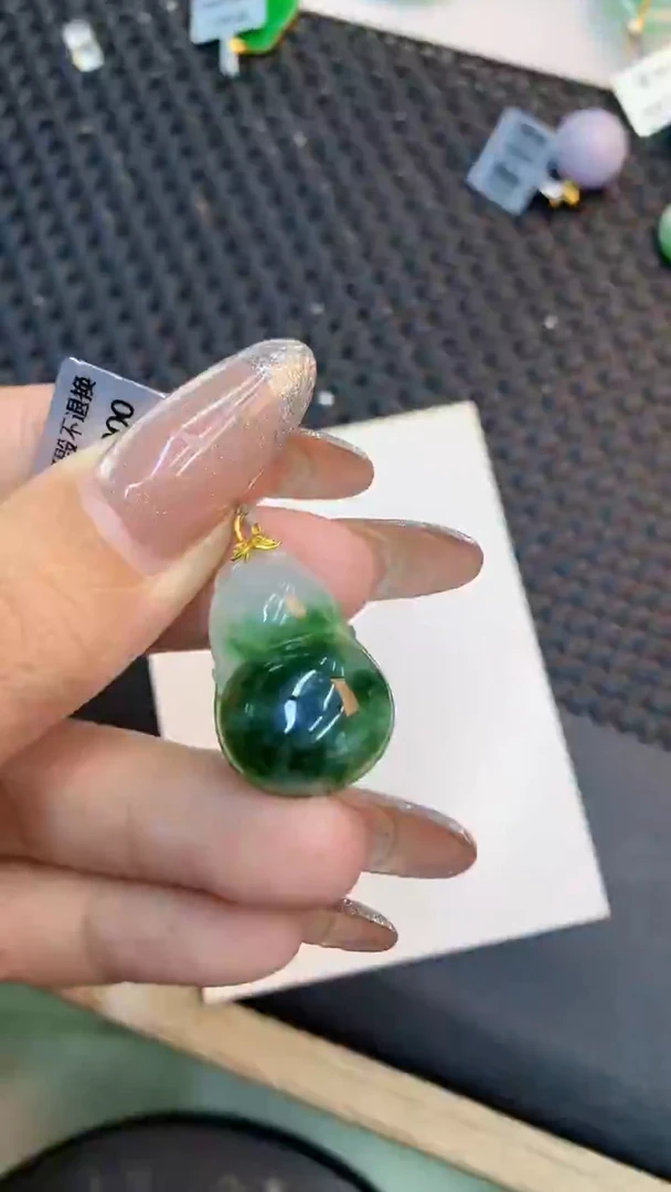 颈饰18K金镶嵌翡翠1