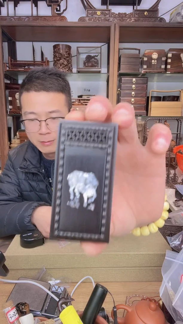 【闪购商品】乌木类书架63号紫光檀嵌螺钿黄蛉盒   牛