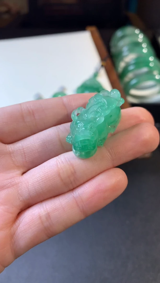 吊坠(不含链)未镶嵌石英质玉（非洲翠）貔貅（放漏）