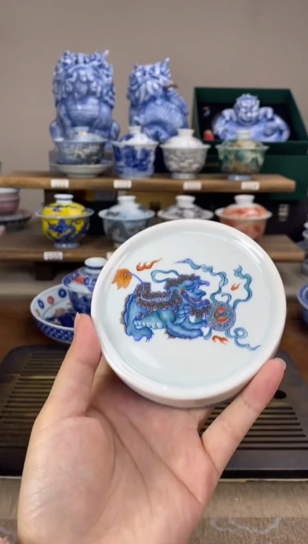 【闪购商品】斗彩狮子滚绣球 盖置